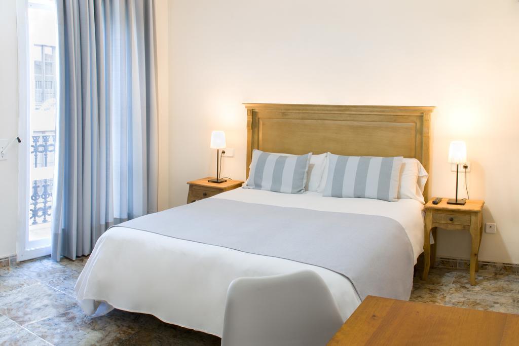 Hostal Portofino Arenys de Mar ภายนอก รูปภาพ