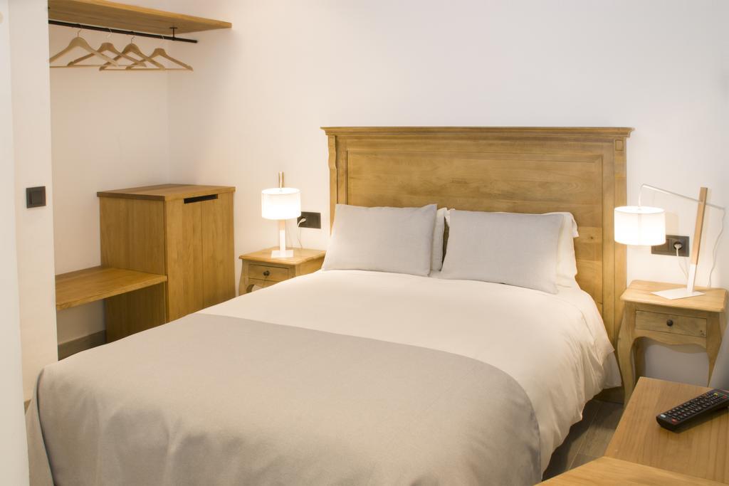Hostal Portofino Arenys de Mar ภายนอก รูปภาพ
