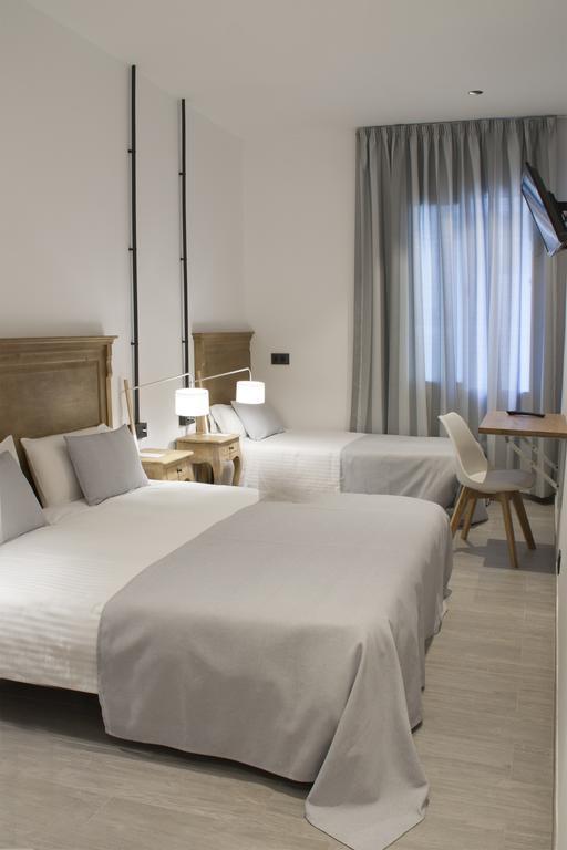 Hostal Portofino Arenys de Mar ภายนอก รูปภาพ